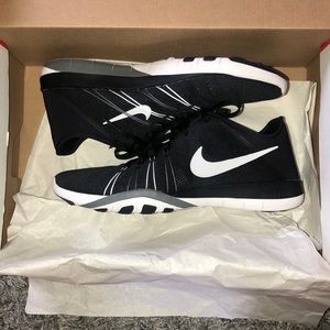 Women’s Nike free Tr6 cross training shoes